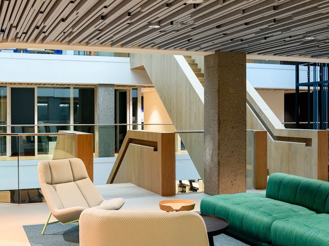 Ontmoetingsplek interieur. Beeld Arjen Veldt