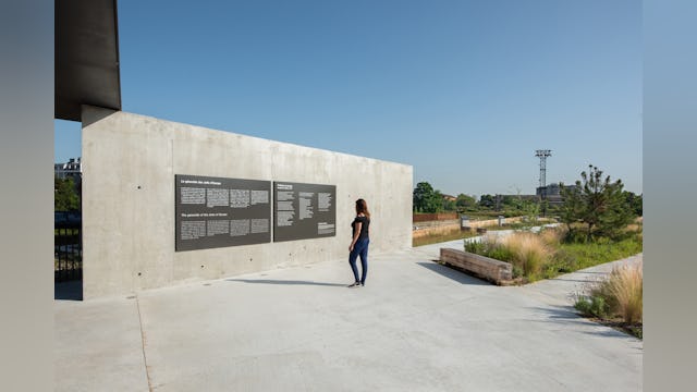 Bezoekersinformatie op het nieuwe entreegebouw. Beeld Karolina Samborska
