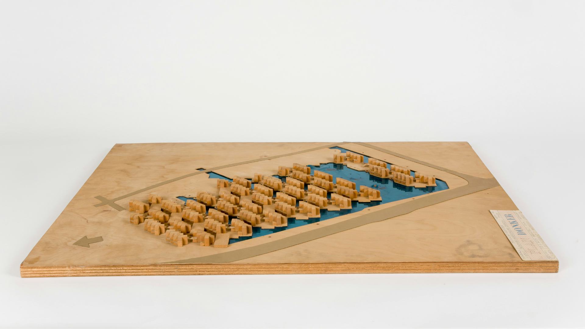 Maquette van Plan Donker door Gert Boon. Zijn geometrische vormentaal en de eilandstructuur zijn duidelijk zichtbaar. Beeld Collectie Nieuwe Instituut MAQV 63-e