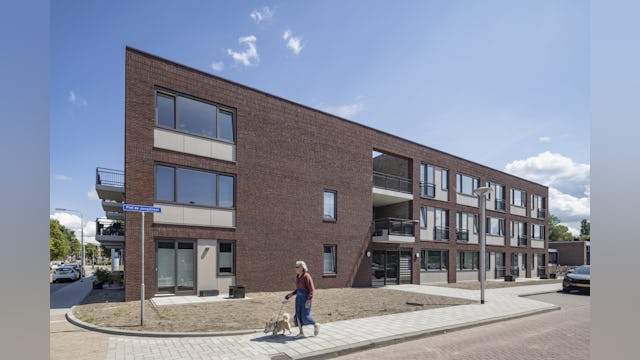 Tech Campus 'De School', Roelofarendsveen, hergebruik, transformatie, school, kantoor verzamelgebouw, VRP architecten