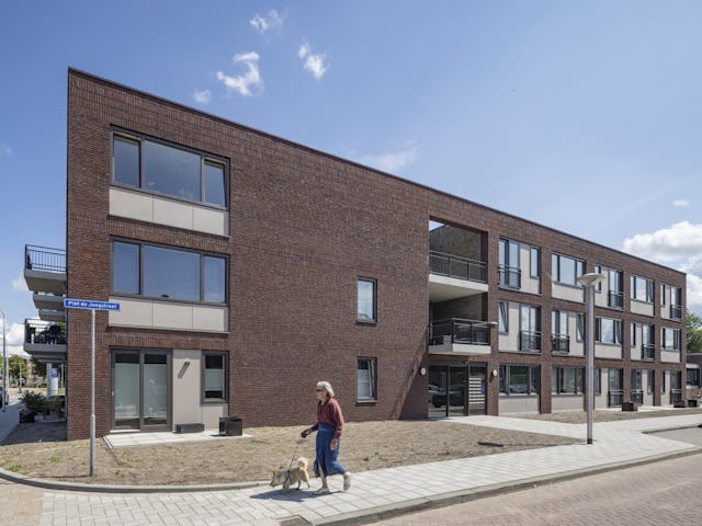 Tech Campus 'De School', Roelofarendsveen, hergebruik, transformatie, school, kantoor verzamelgebouw, VRP architecten