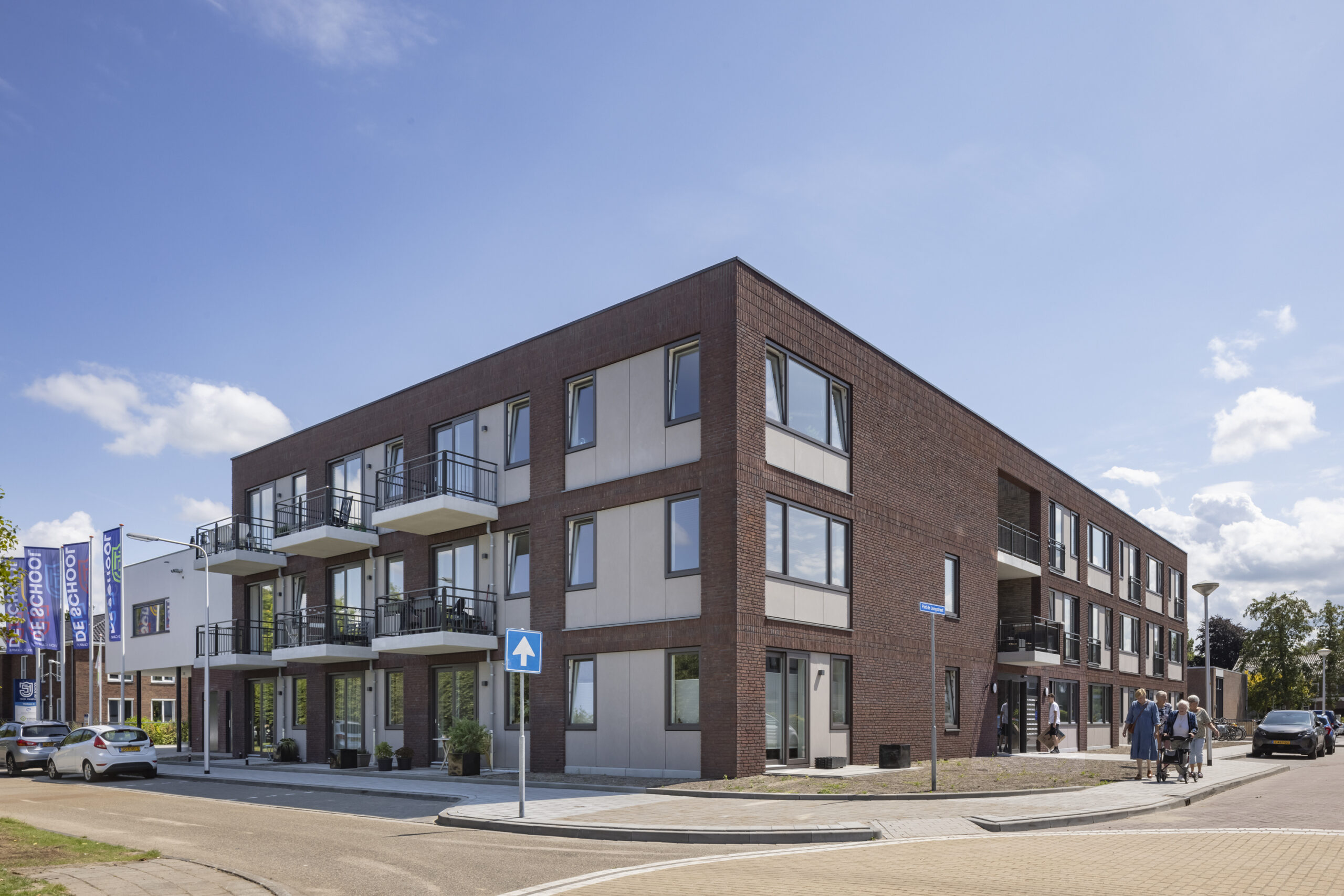 Tech Campus 'De School', Roelofarendsveen, hergebruik, transformatie, school, kantoor verzamelgebouw, VRP architecten