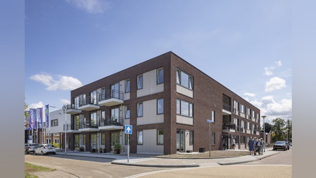 Tech Campus 'De School', Roelofarendsveen, hergebruik, transformatie, school, kantoor verzamelgebouw, VRP architecten