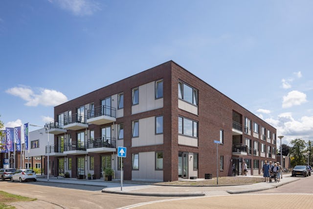 Tech Campus 'De School', Roelofarendsveen, hergebruik, transformatie, school, kantoor verzamelgebouw, VRP architecten