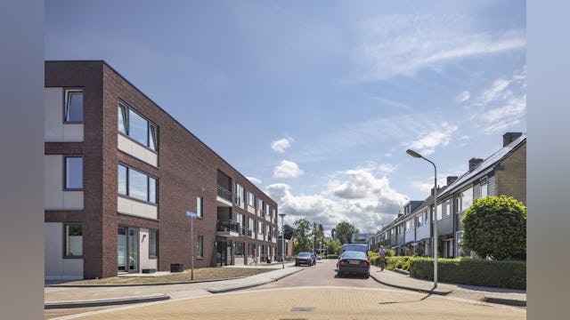 Tech Campus 'De School', Roelofarendsveen, hergebruik, transformatie, school, kantoor verzamelgebouw, VRP architecten