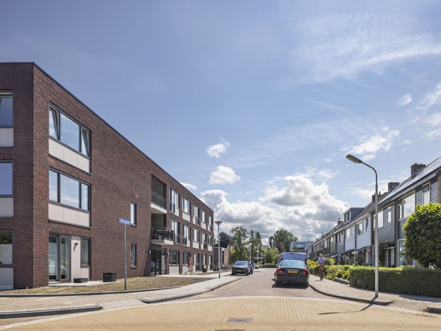 Tech Campus 'De School', Roelofarendsveen, hergebruik, transformatie, school, kantoor verzamelgebouw, VRP architecten