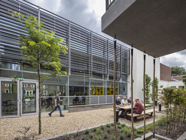Tech Campus 'De School', Roelofarendsveen, hergebruik, transformatie, school, kantoor verzamelgebouw, VRP architecten