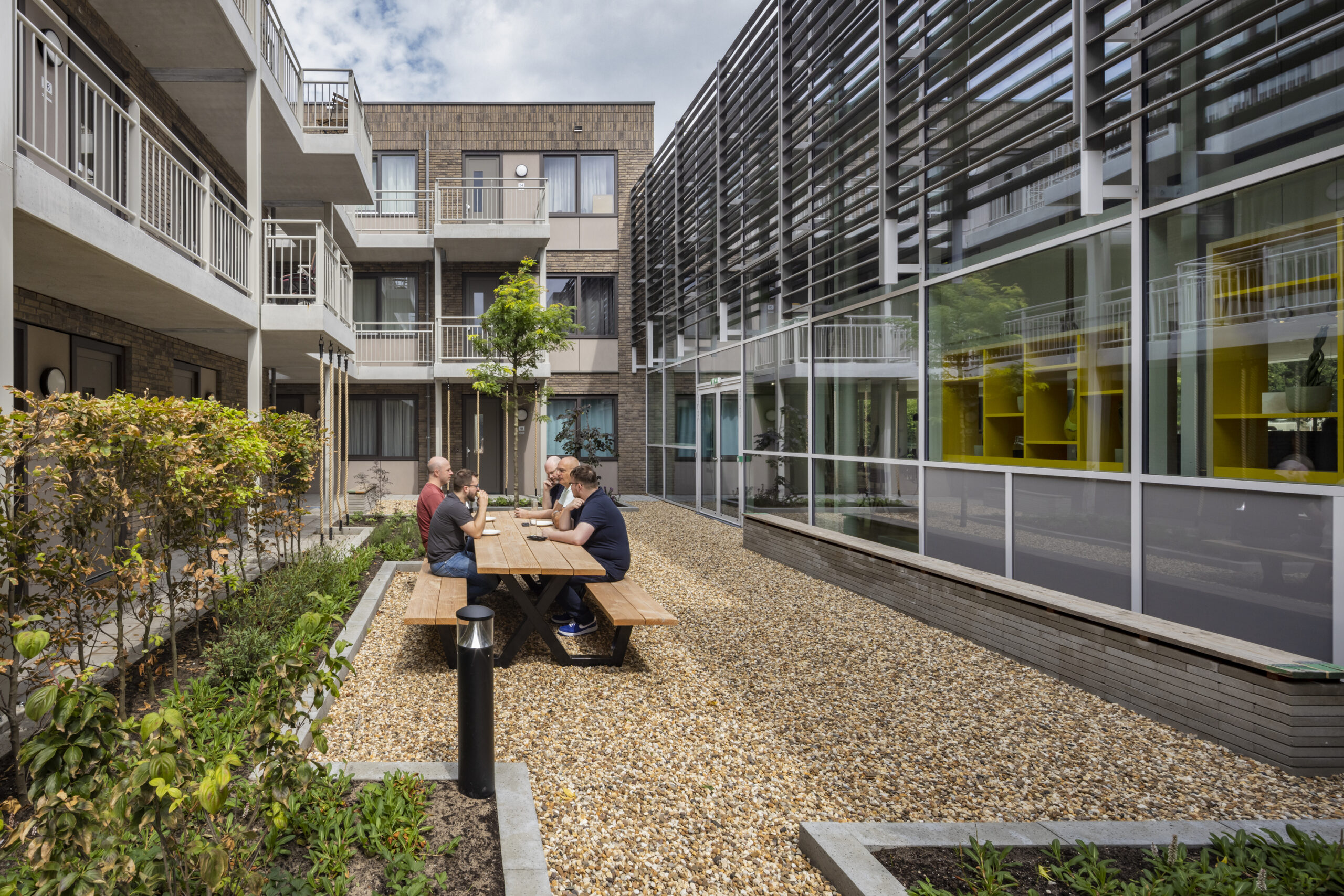 Tech Campus 'De School', Roelofarendsveen, hergebruik, transformatie, school, kantoor verzamelgebouw, VRP architecten