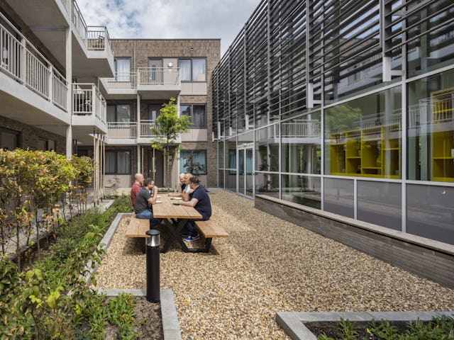 Tech Campus 'De School', Roelofarendsveen, hergebruik, transformatie, school, kantoor verzamelgebouw, VRP architecten