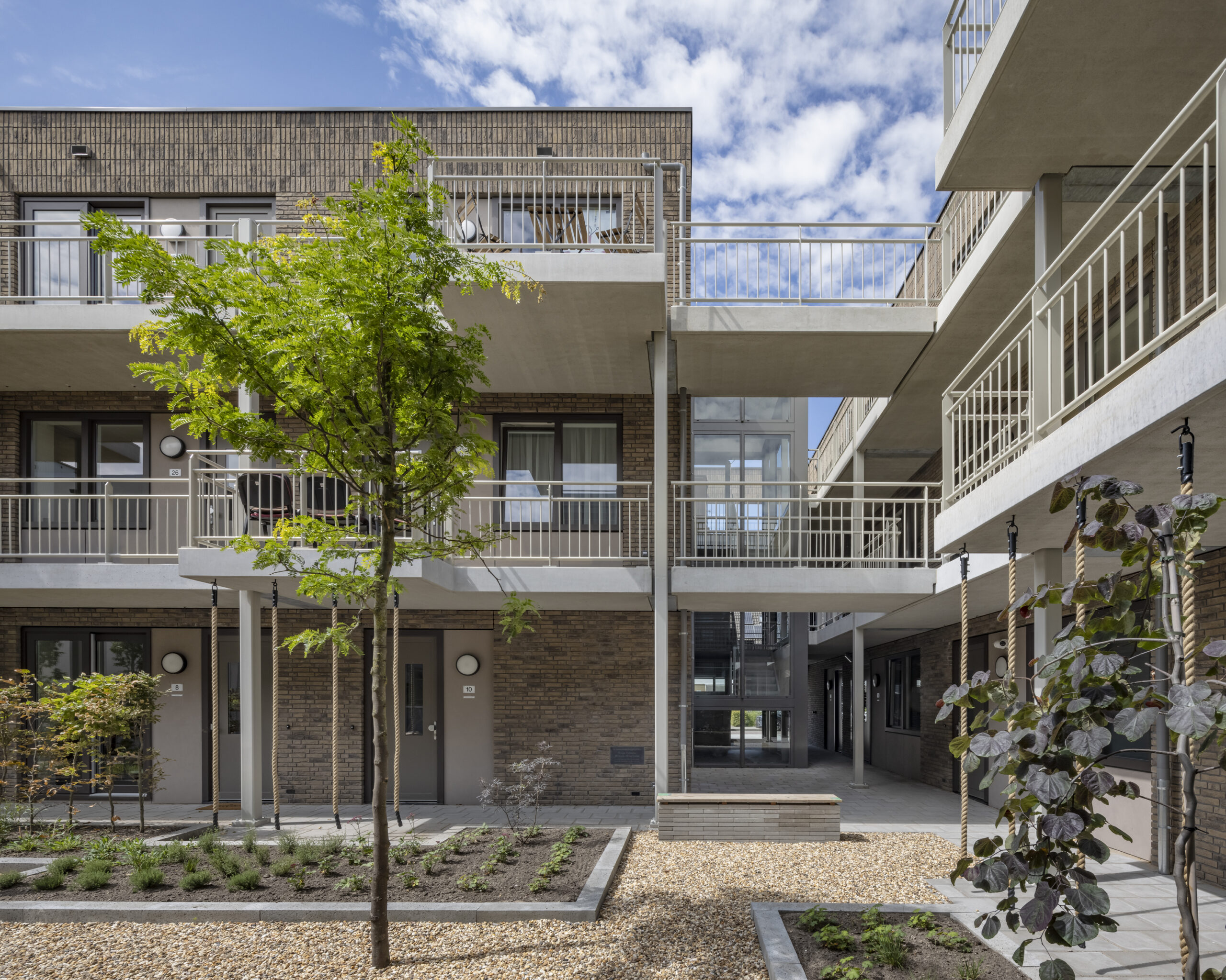 Tech Campus 'De School', Roelofarendsveen, hergebruik, transformatie, school, kantoor verzamelgebouw, VRP architecten