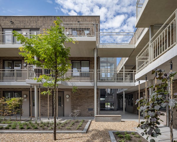 Tech Campus 'De School', Roelofarendsveen, hergebruik, transformatie, school, kantoor verzamelgebouw, VRP architecten
