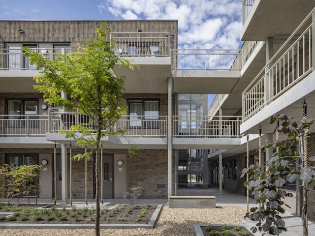 Tech Campus 'De School', Roelofarendsveen, hergebruik, transformatie, school, kantoor verzamelgebouw, VRP architecten