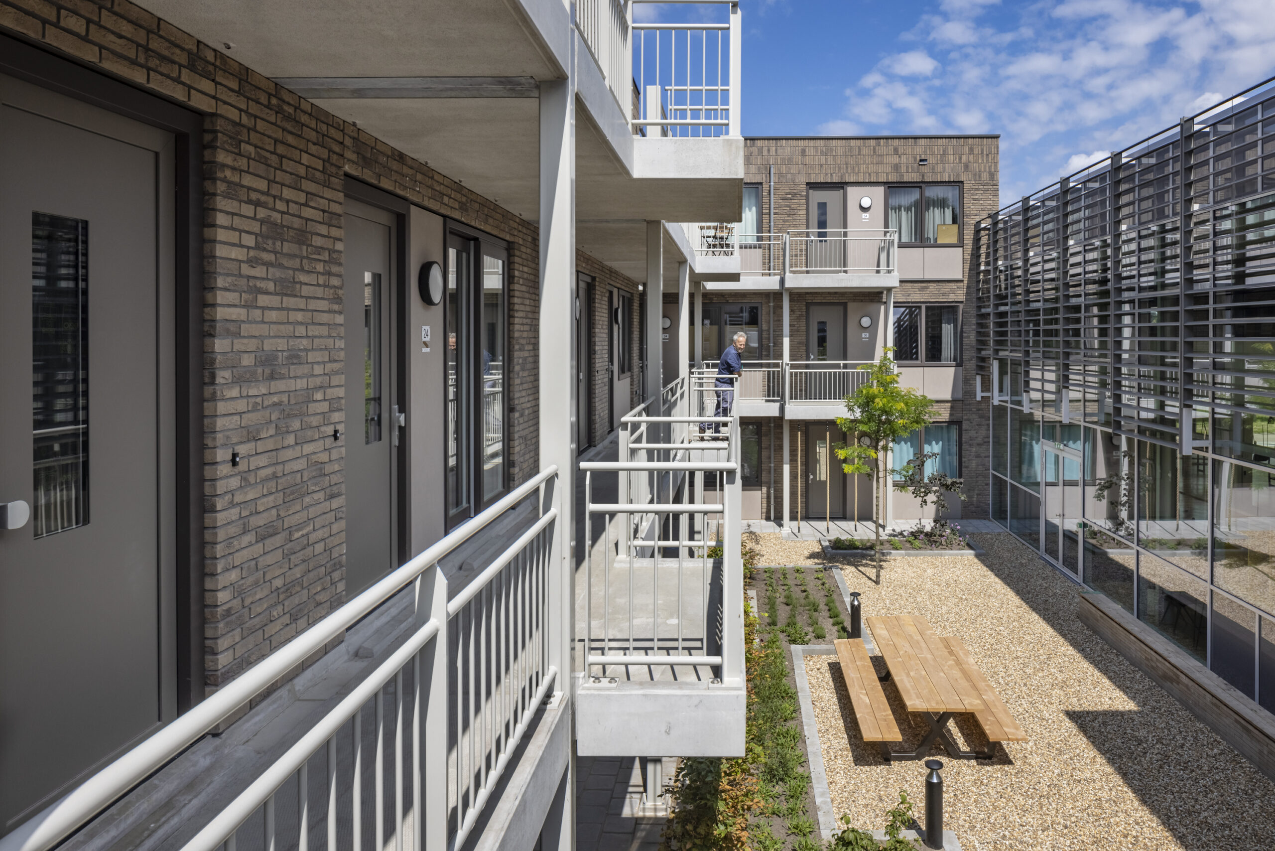 Tech Campus 'De School', Roelofarendsveen, hergebruik, transformatie, school, kantoor verzamelgebouw, VRP architecten