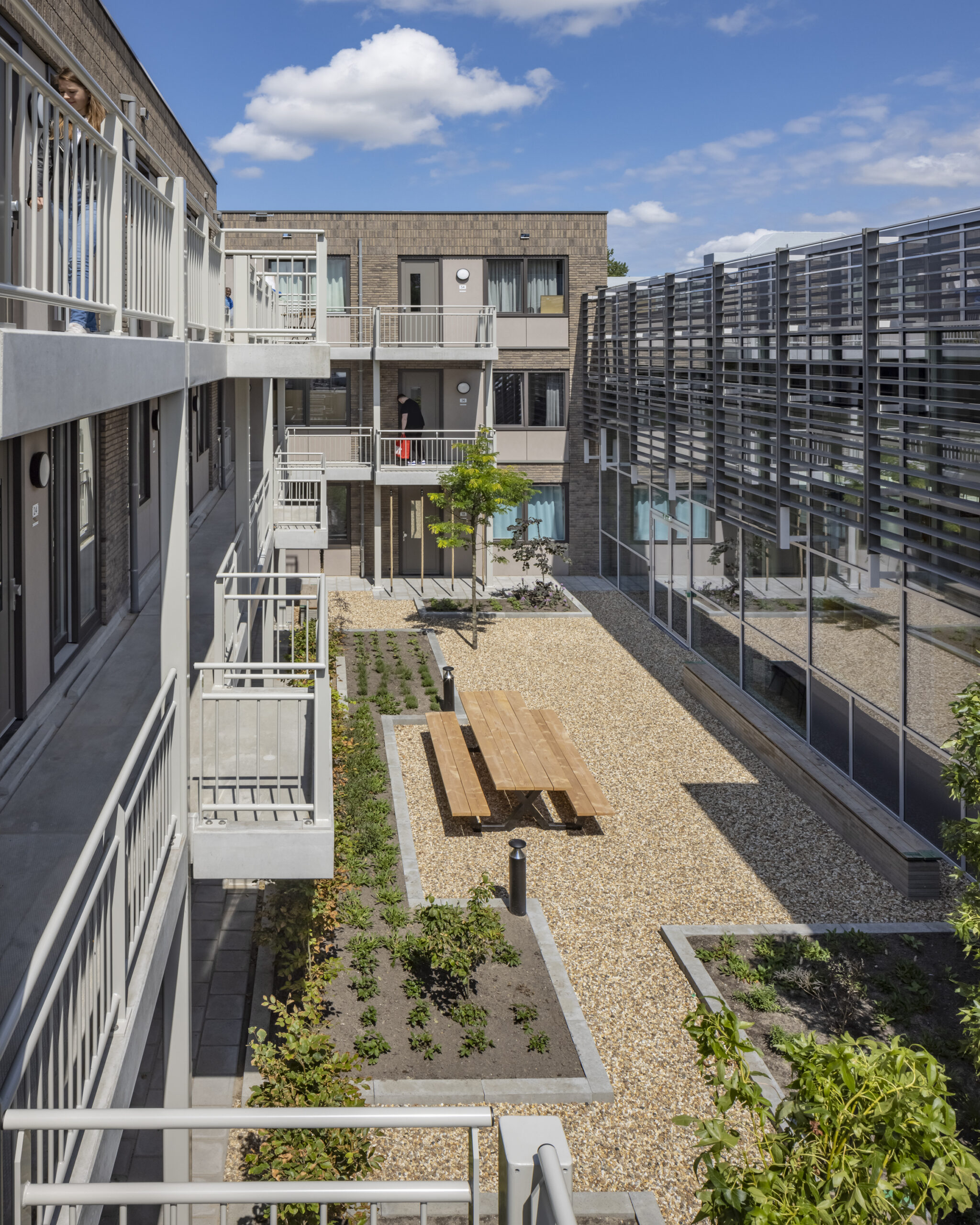 Tech Campus 'De School', Roelofarendsveen, hergebruik, transformatie, school, kantoor verzamelgebouw, VRP architecten