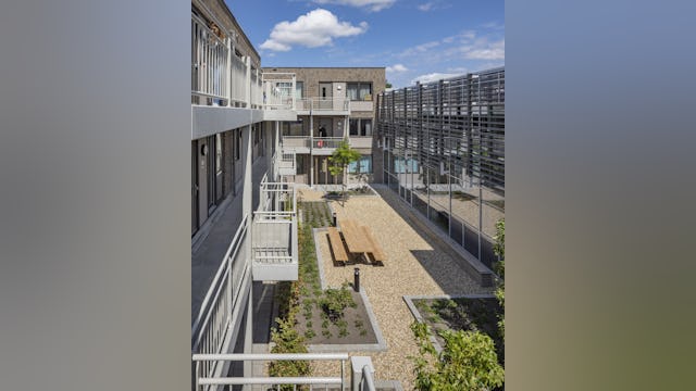 Tech Campus 'De School', Roelofarendsveen, hergebruik, transformatie, school, kantoor verzamelgebouw, VRP architecten