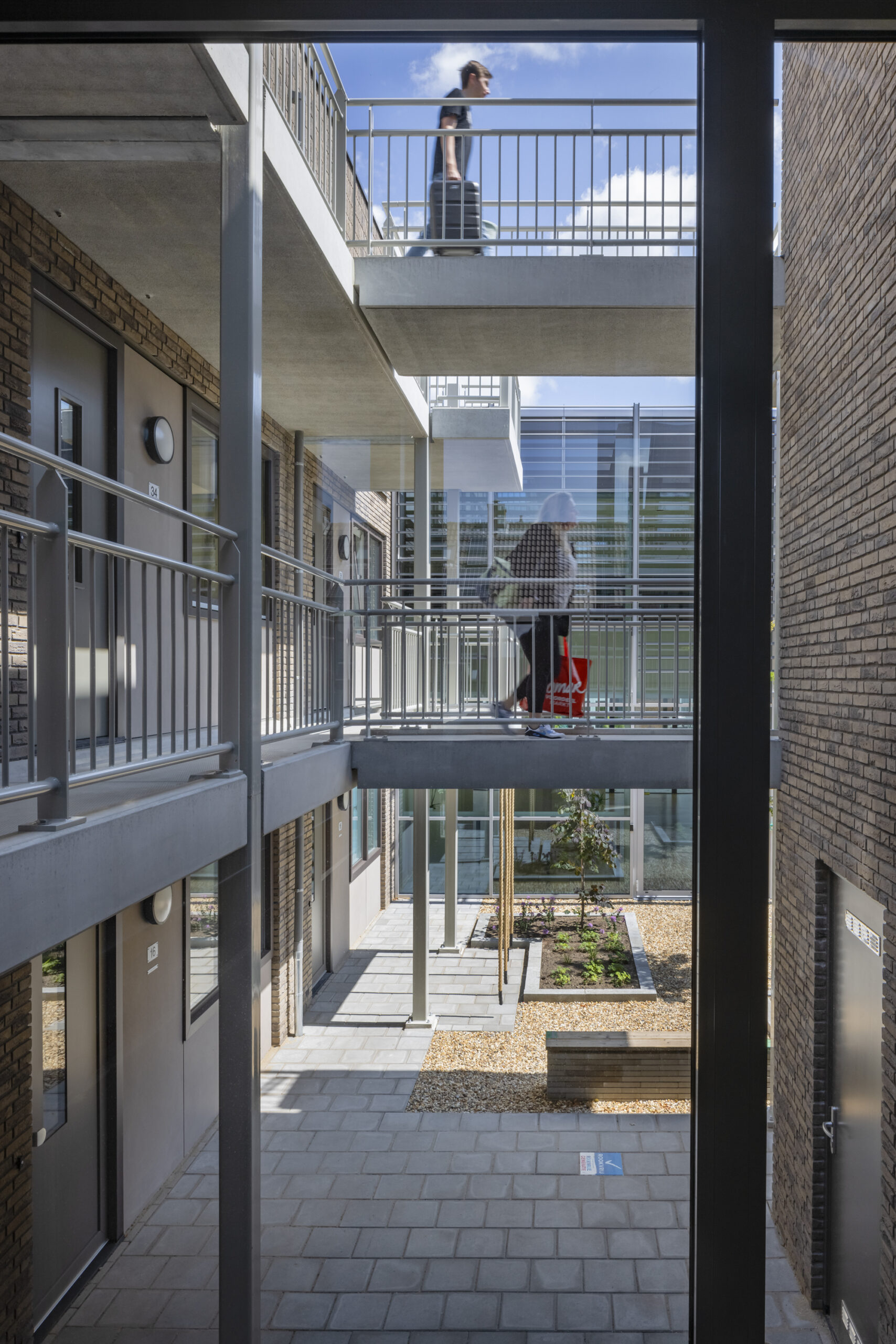 Tech Campus 'De School', Roelofarendsveen, hergebruik, transformatie, school, kantoor verzamelgebouw, VRP architecten