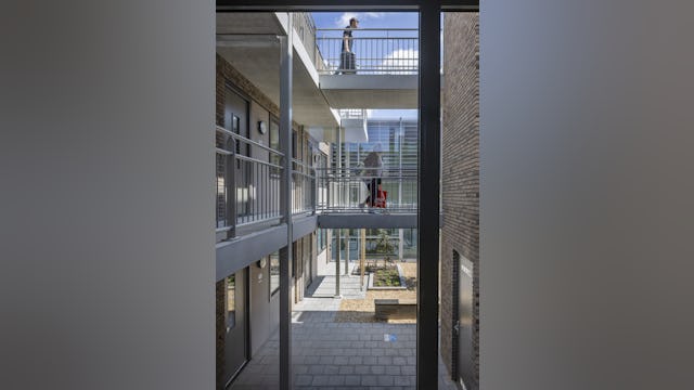 Tech Campus 'De School', Roelofarendsveen, hergebruik, transformatie, school, kantoor verzamelgebouw, VRP architecten