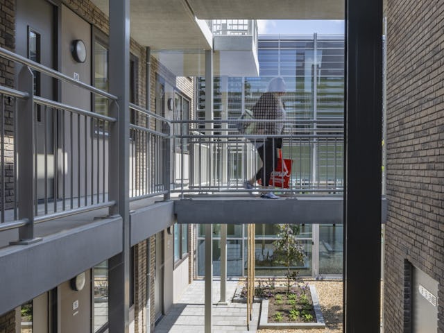 Tech Campus 'De School', Roelofarendsveen, hergebruik, transformatie, school, kantoor verzamelgebouw, VRP architecten