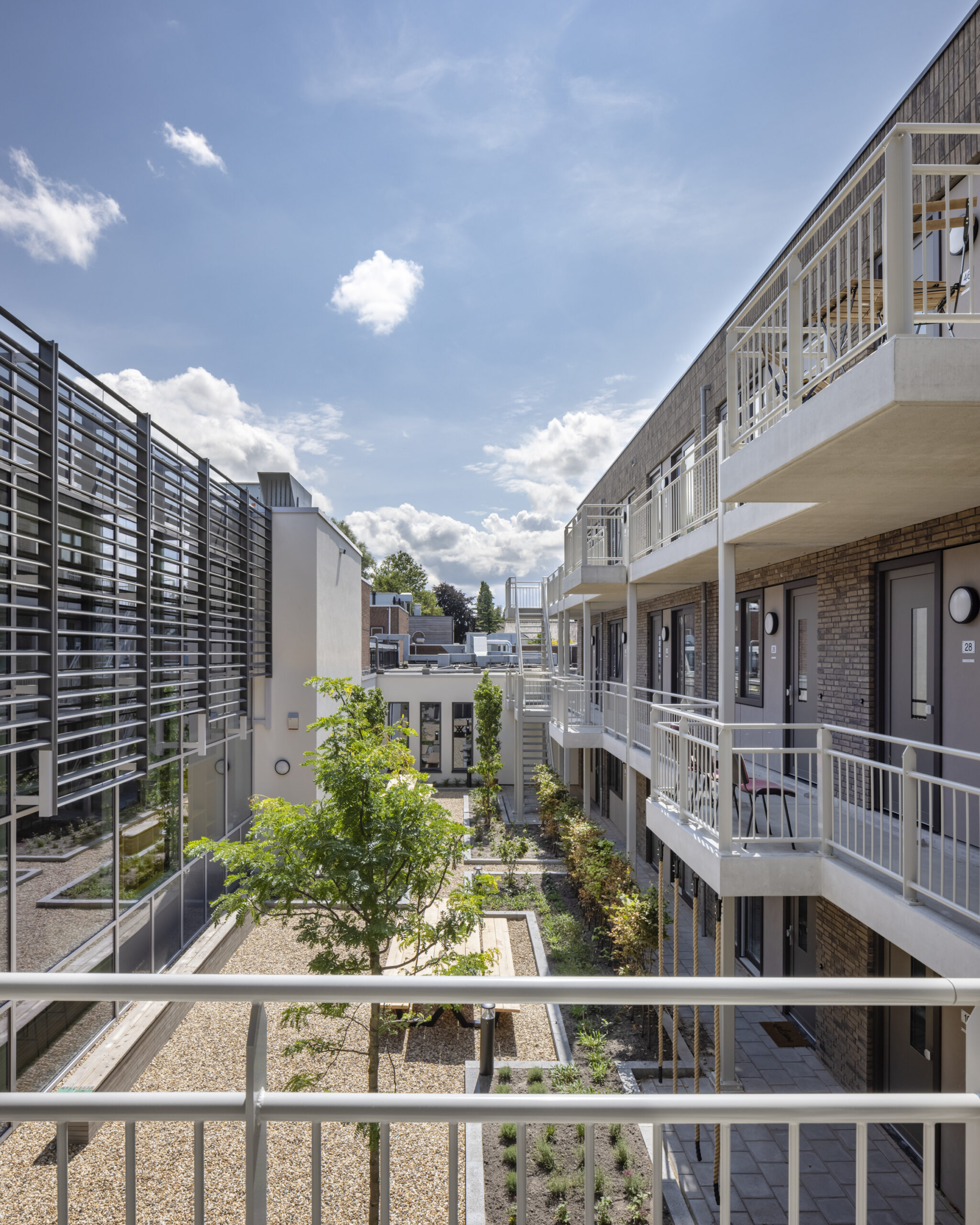 Tech Campus 'De School', Roelofarendsveen, hergebruik, transformatie, school, kantoor verzamelgebouw, VRP architecten
