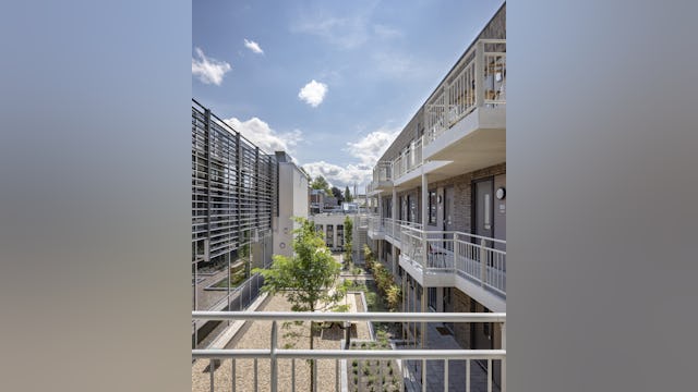 Tech Campus 'De School', Roelofarendsveen, hergebruik, transformatie, school, kantoor verzamelgebouw, VRP architecten