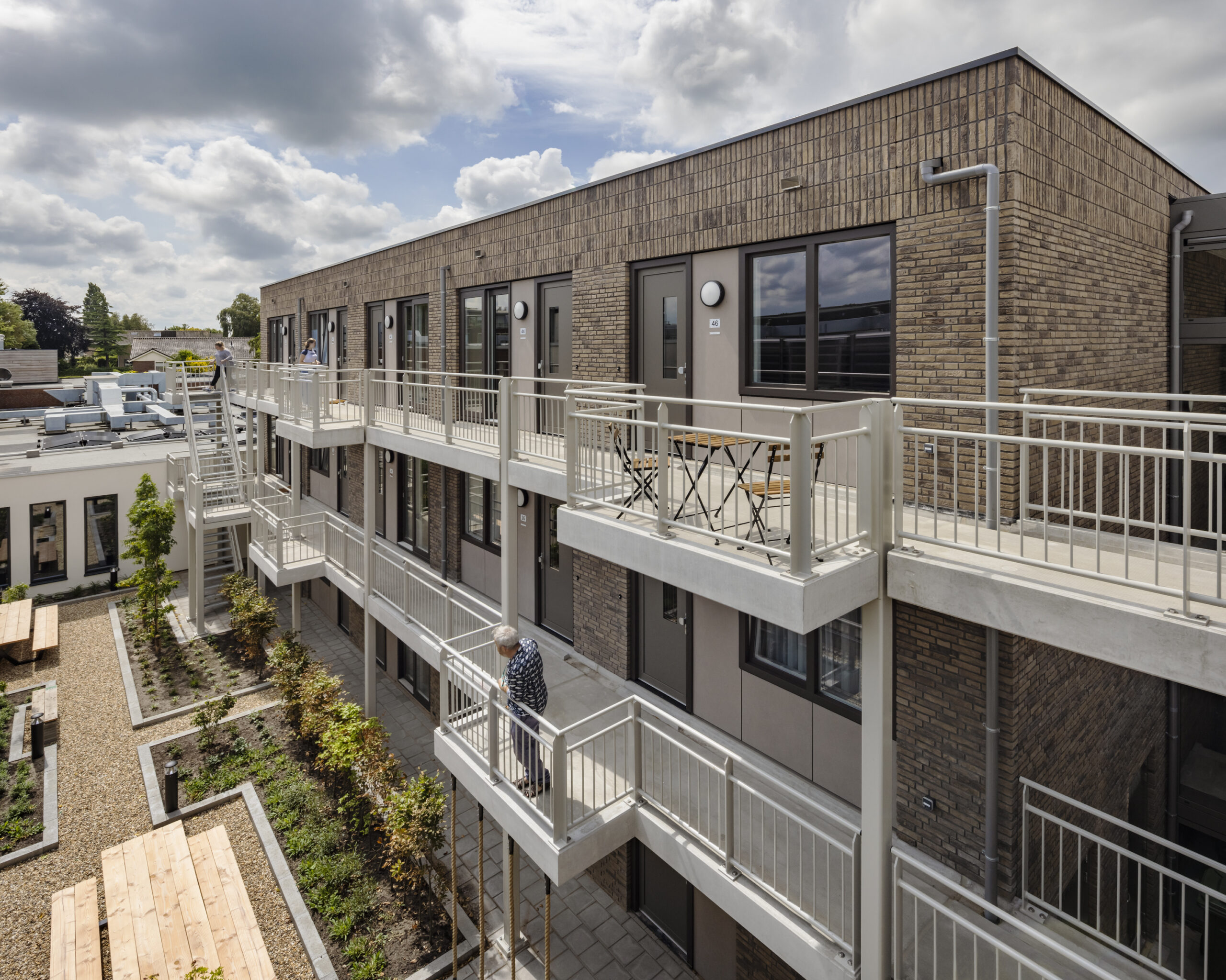 Tech Campus 'De School', Roelofarendsveen, hergebruik, transformatie, school, kantoor verzamelgebouw, VRP architecten