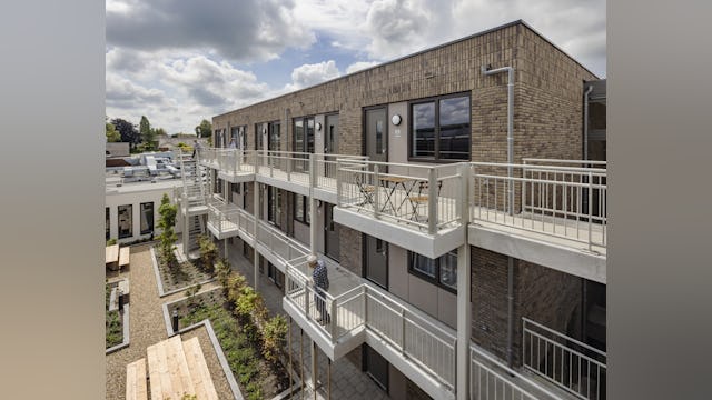 Tech Campus 'De School', Roelofarendsveen, hergebruik, transformatie, school, kantoor verzamelgebouw, VRP architecten