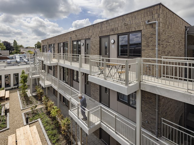 Tech Campus 'De School', Roelofarendsveen, hergebruik, transformatie, school, kantoor verzamelgebouw, VRP architecten