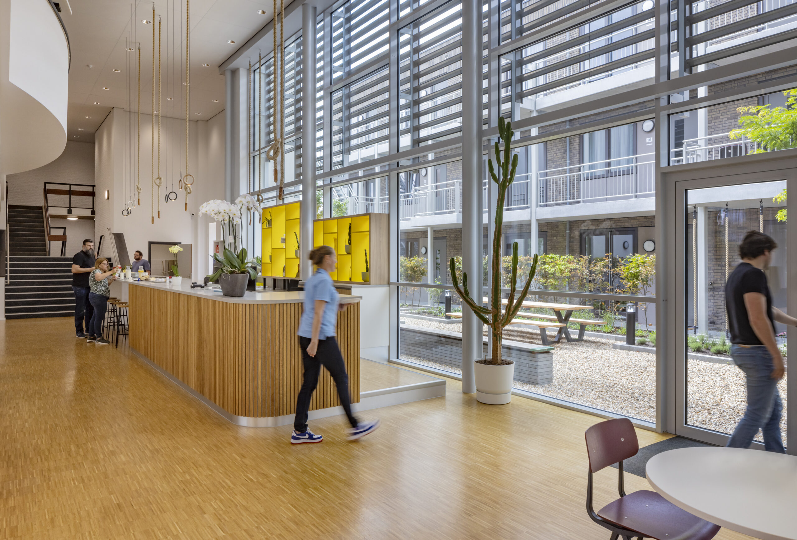 Tech Campus 'De School', Roelofarendsveen, hergebruik, transformatie, school, kantoor verzamelgebouw, VRP architecten