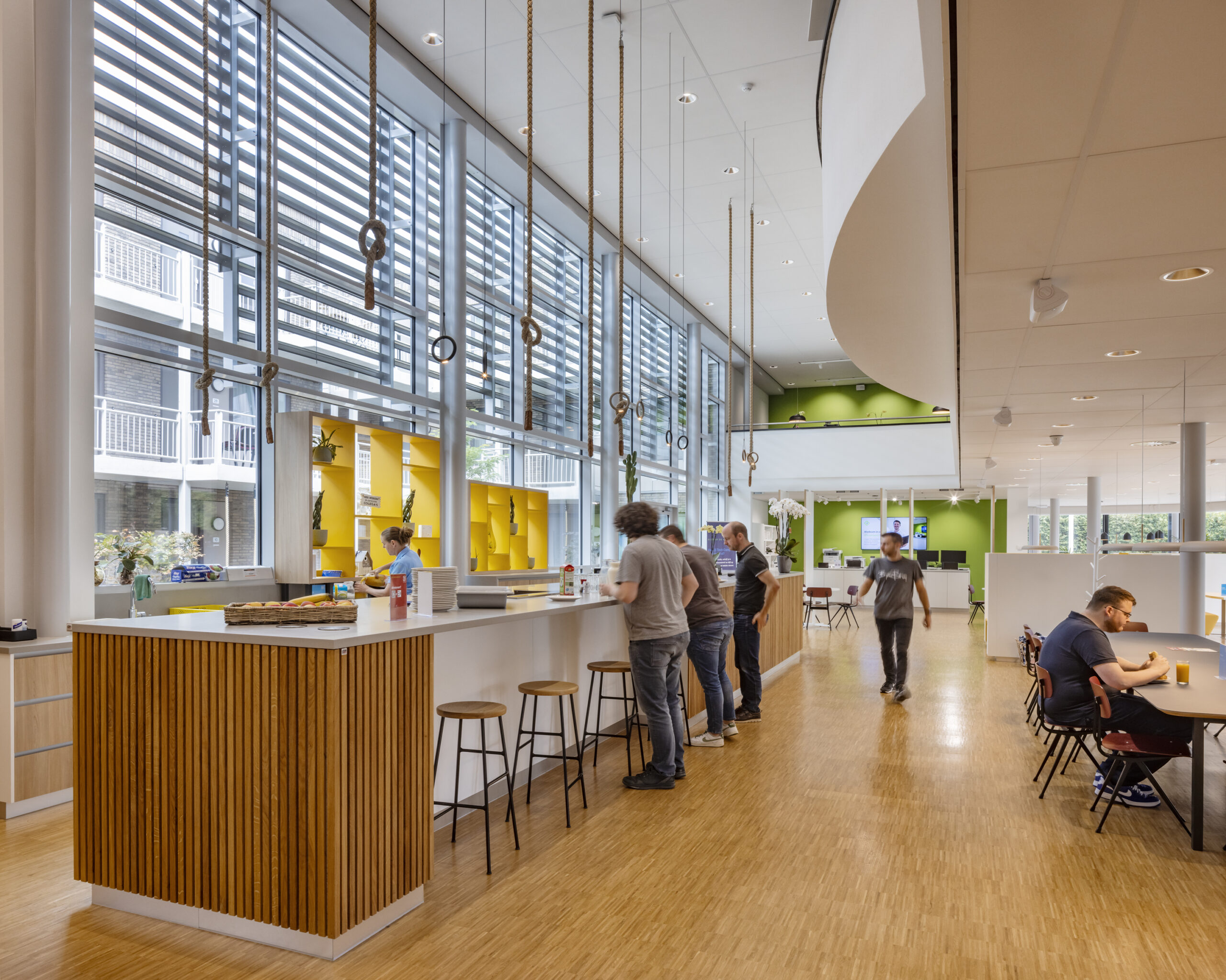 Tech Campus 'De School', Roelofarendsveen, hergebruik, transformatie, school, kantoor verzamelgebouw, VRP architecten