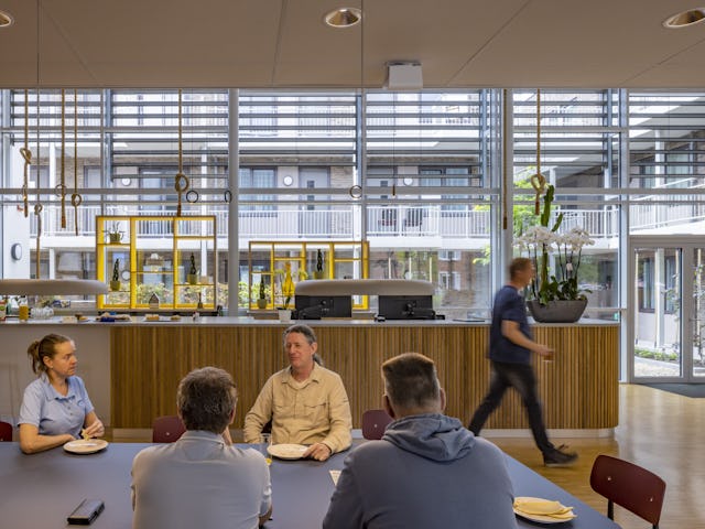 Tech Campus 'De School', Roelofarendsveen, hergebruik, transformatie, school, kantoor verzamelgebouw, VRP architecten