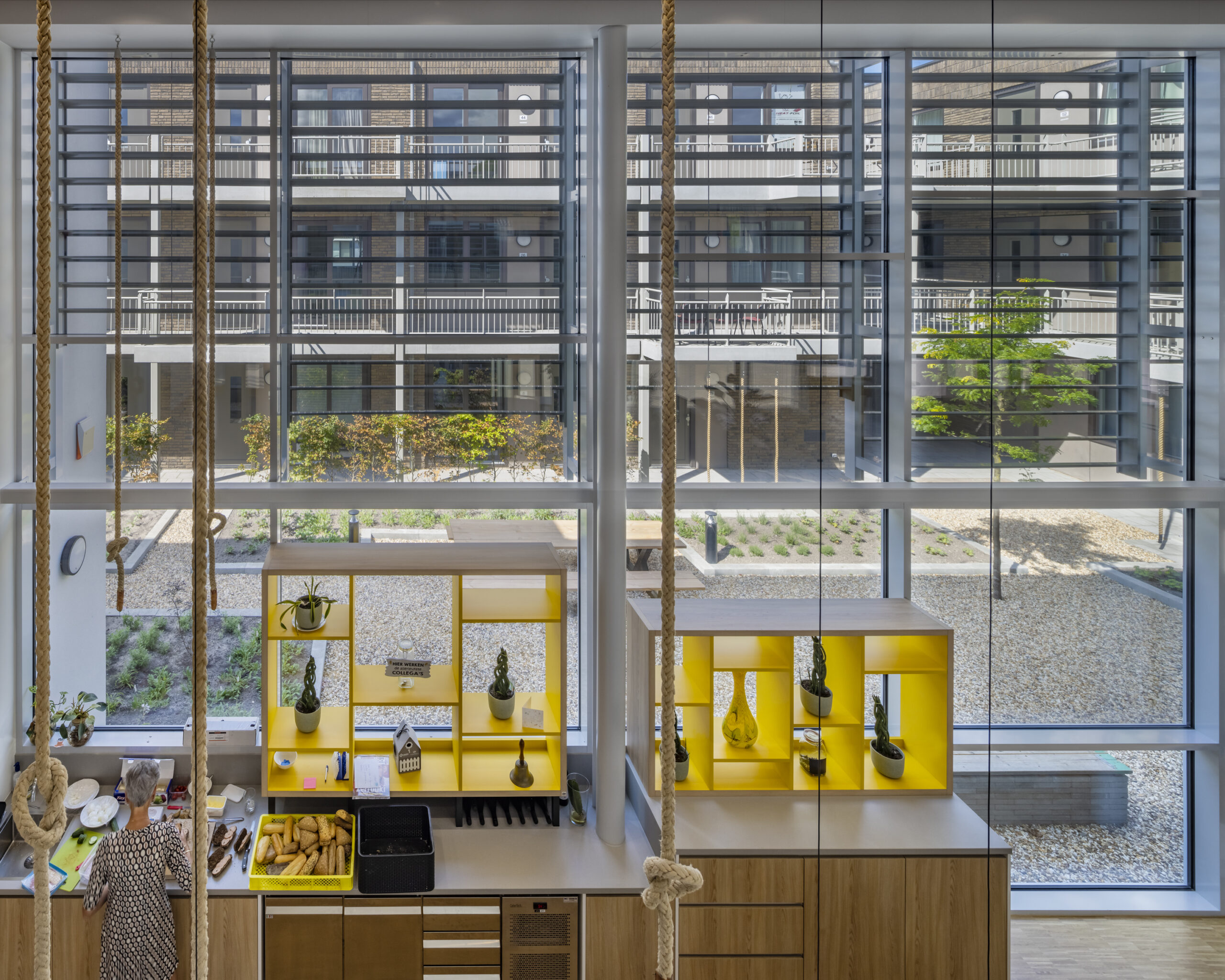 Tech Campus 'De School', Roelofarendsveen, hergebruik, transformatie, school, kantoor verzamelgebouw, VRP architecten