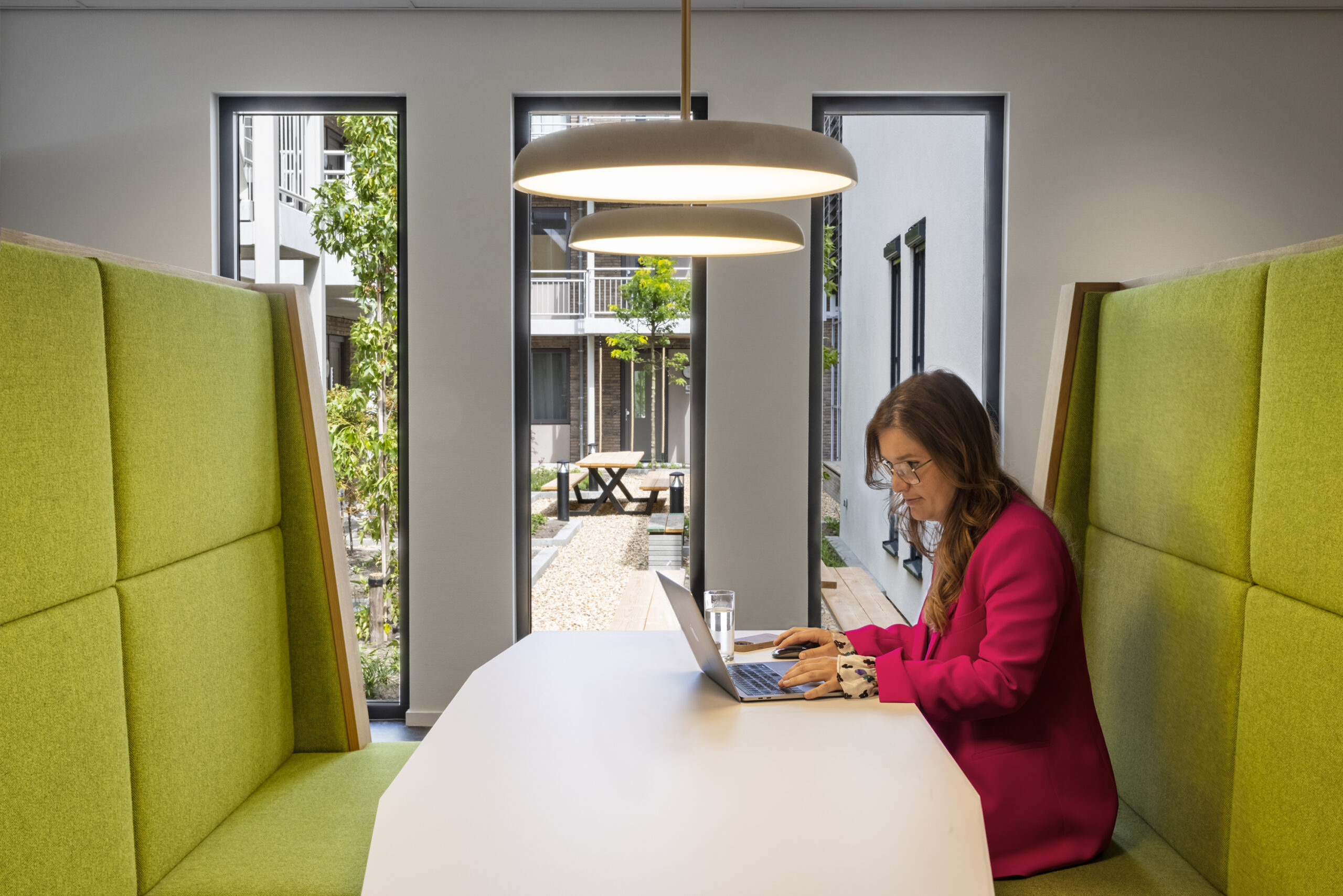 Tech Campus 'De School', Roelofarendsveen, hergebruik, transformatie, school, kantoor verzamelgebouw, VRP architecten