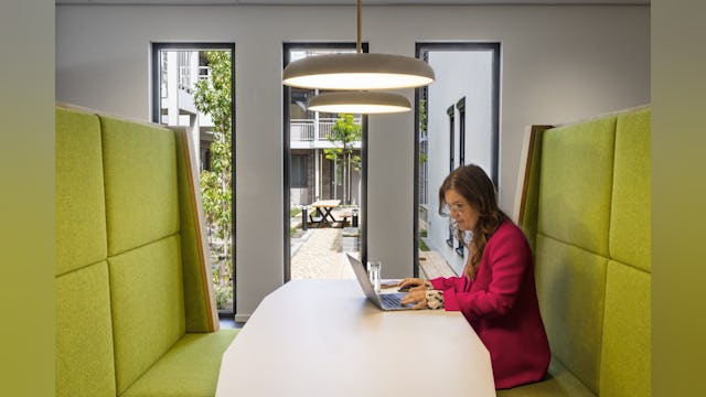 Tech Campus 'De School', Roelofarendsveen, hergebruik, transformatie, school, kantoor verzamelgebouw, VRP architecten