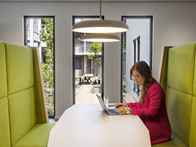 Tech Campus 'De School', Roelofarendsveen, hergebruik, transformatie, school, kantoor verzamelgebouw, VRP architecten