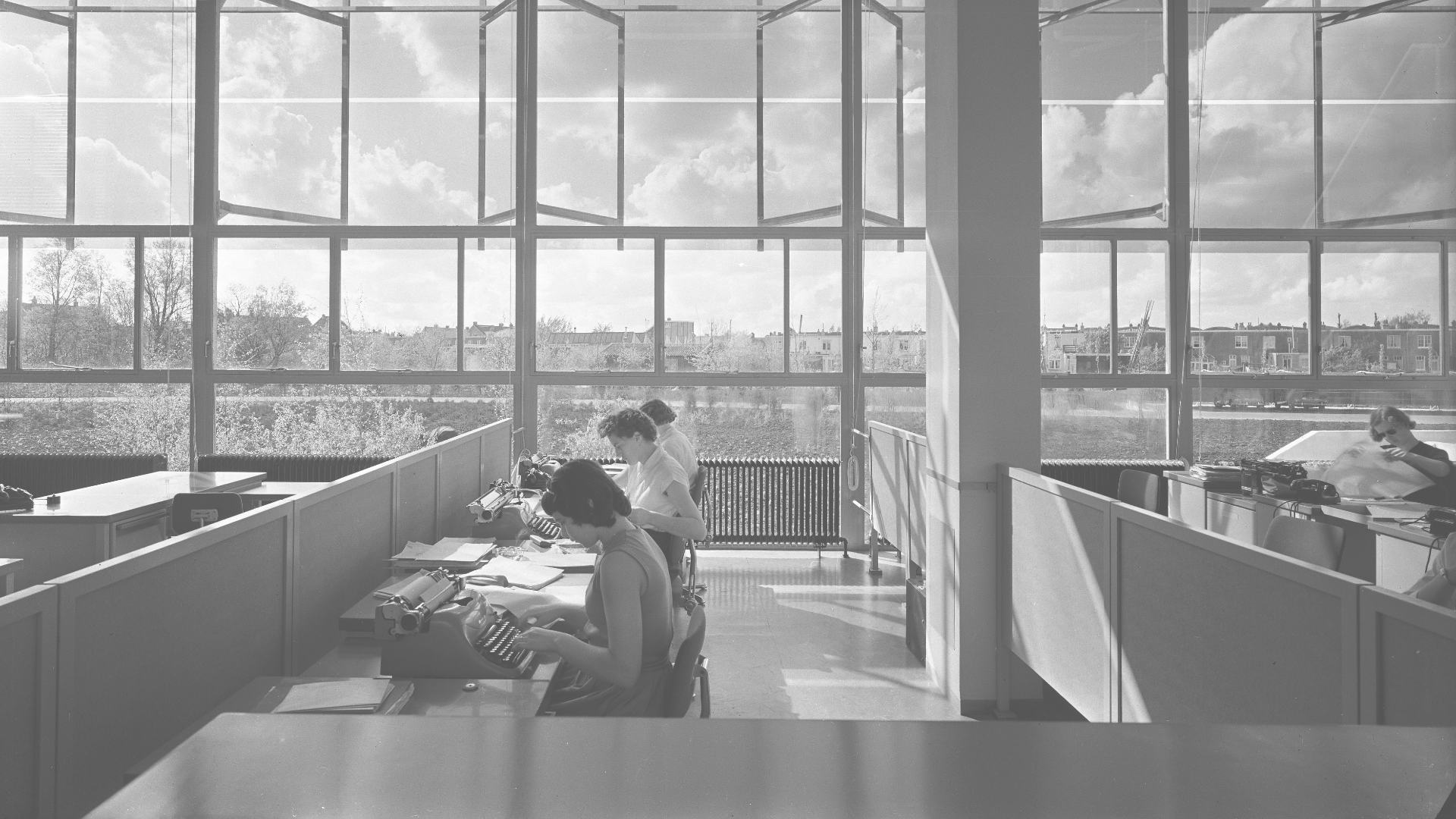 Kantoor Van Leer in Amstelveen, 1958. Ontworpen door Marcel Breuer. Foto Jan Versnel