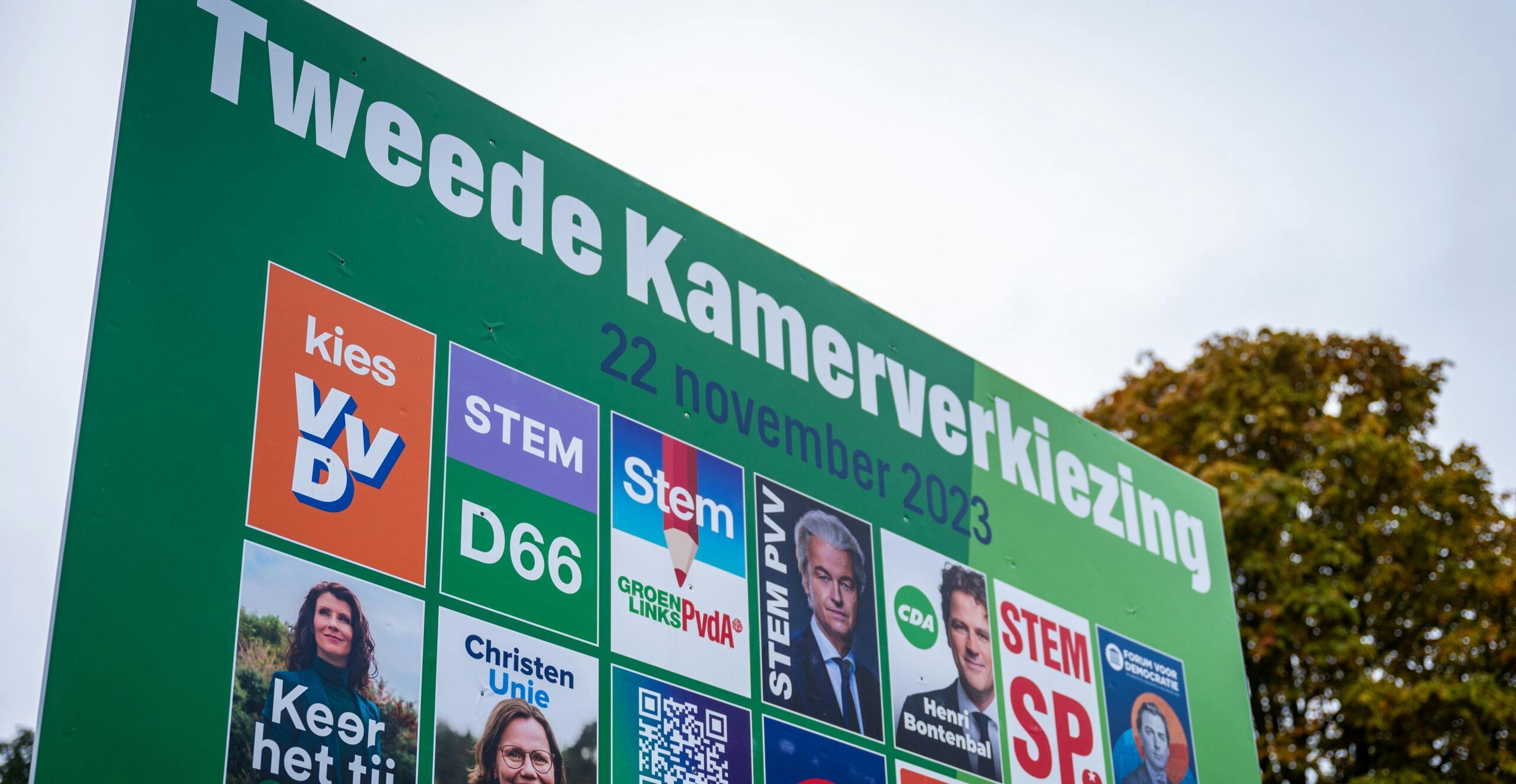 Verkiezingsborden voor Tweede Kamerverkiezing van woensdag 22 november 2023 in Alphen aan den Rijn. Beeld ANP