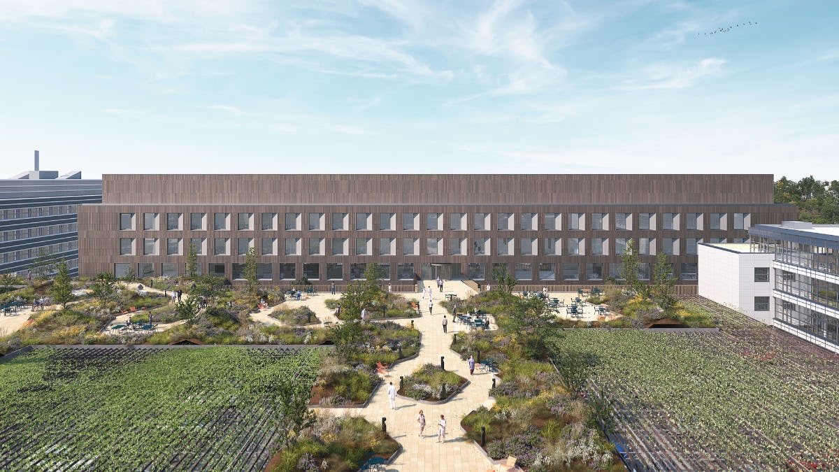 Zicht op het entreegebouw met op de voorgrond de nieuwe daktuin