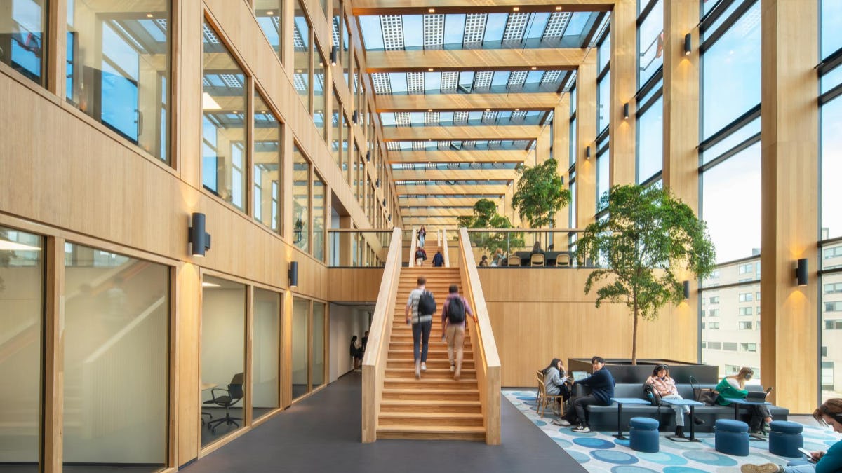 Oplevering onderwijsgebouw Rotterdamse Business School door Paul de Ruiter Architects