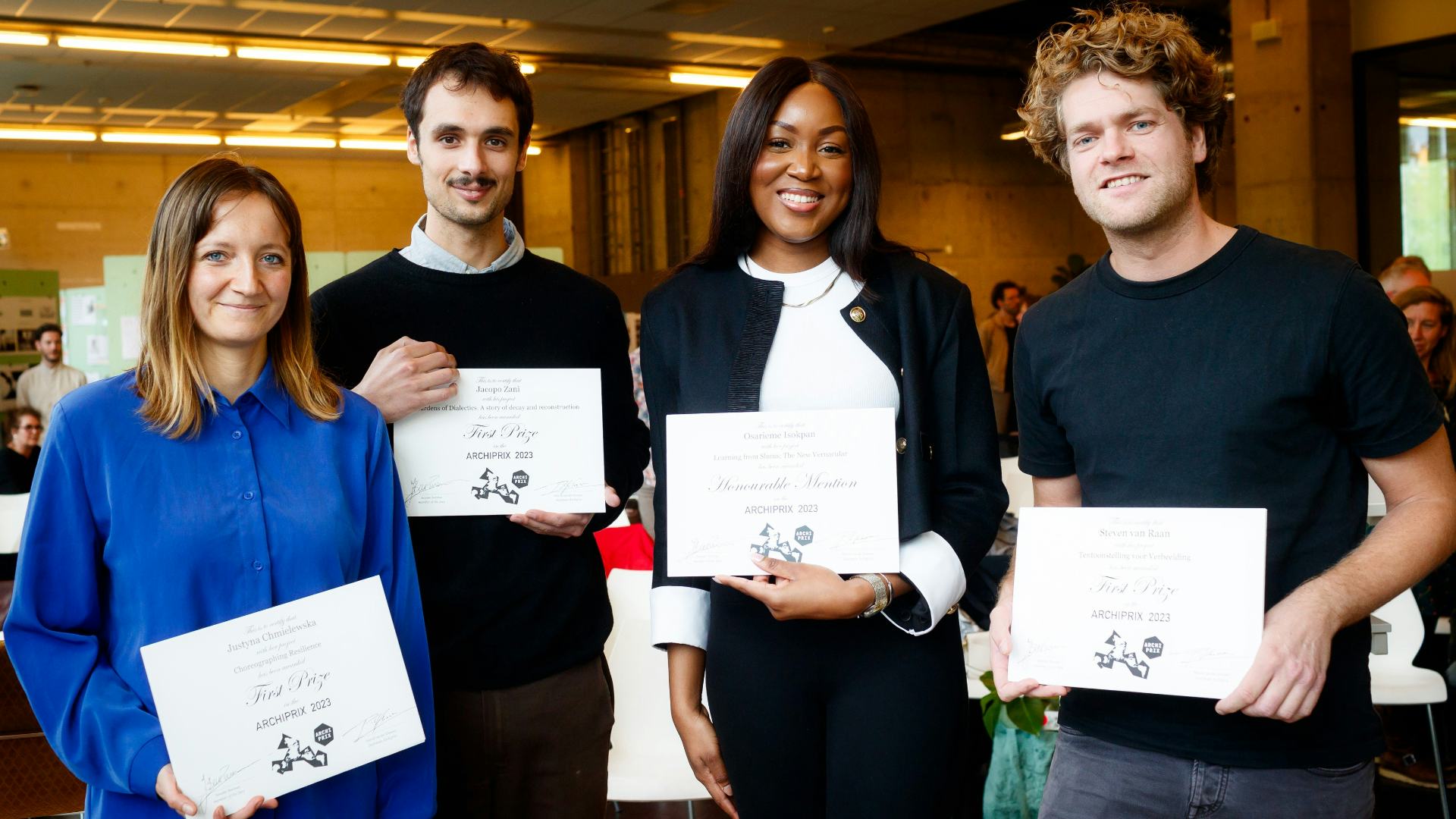 De winnaars van Archiprix 2023. Vlnr: Justyna Chmielewska, Jacopo Zani, Osarieme Isokpan en Steven van Raan. Beeld Fred Ernst