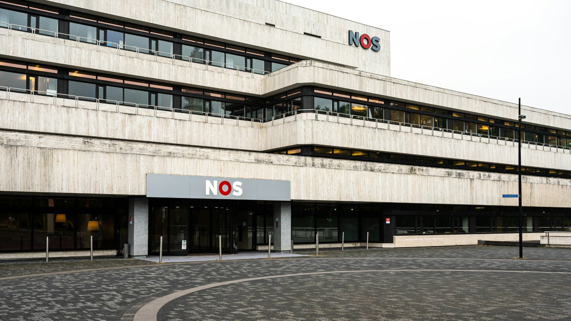Het NPO en NOS-gebouw. Beeld Shutterstock