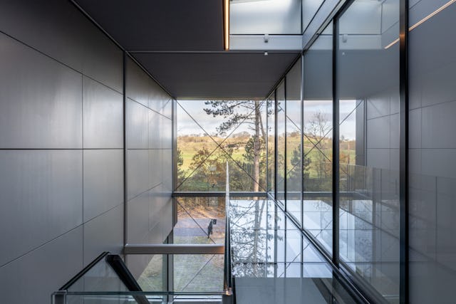 Hal richting voorgevel. Beeld cepezed | Lucas van der Wee