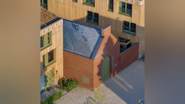 Dronebeeld poortgebouw Maarten van Apeldoorn