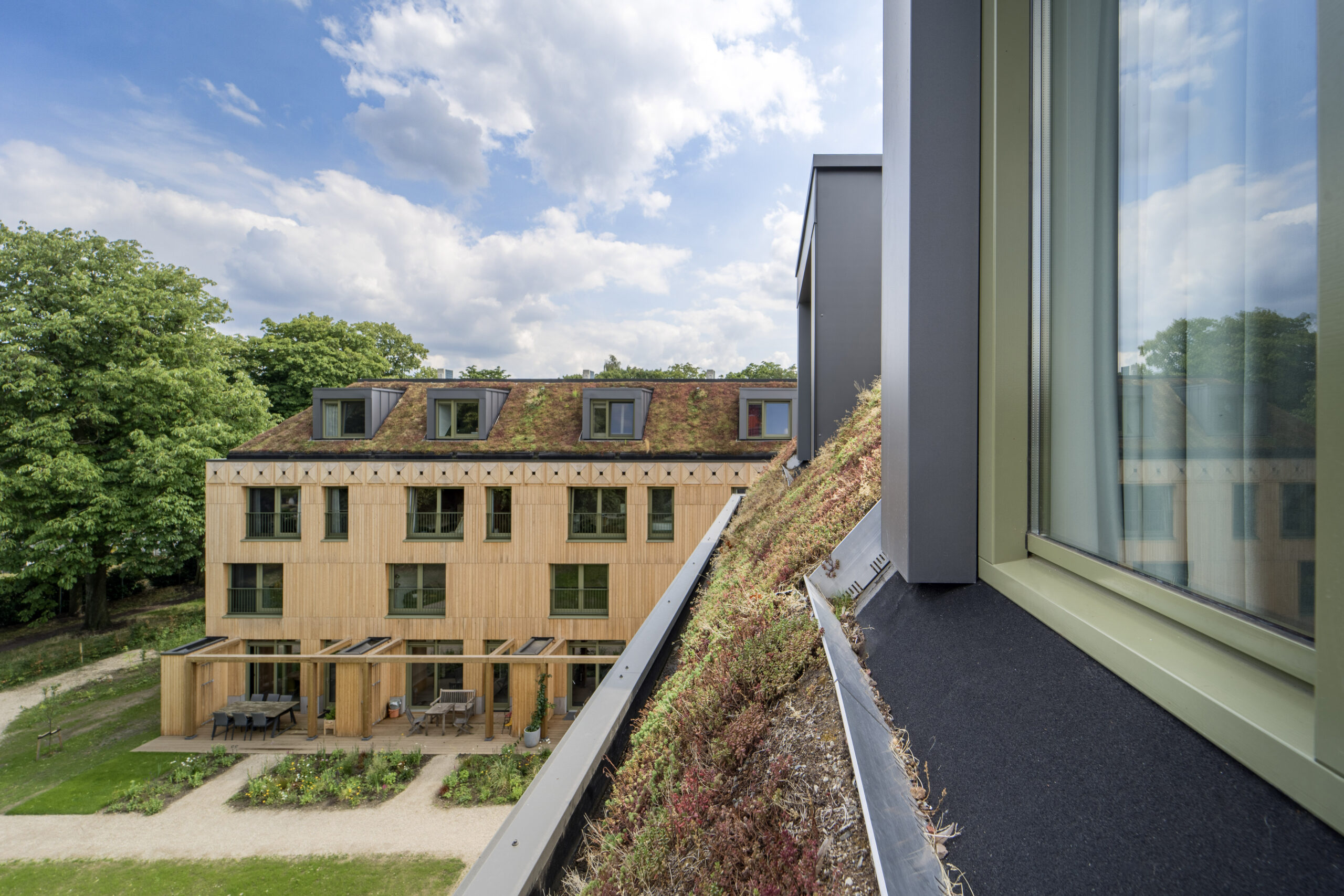 Zicht vanuit het dakraam.Beeld Maarten van Apeldoorn