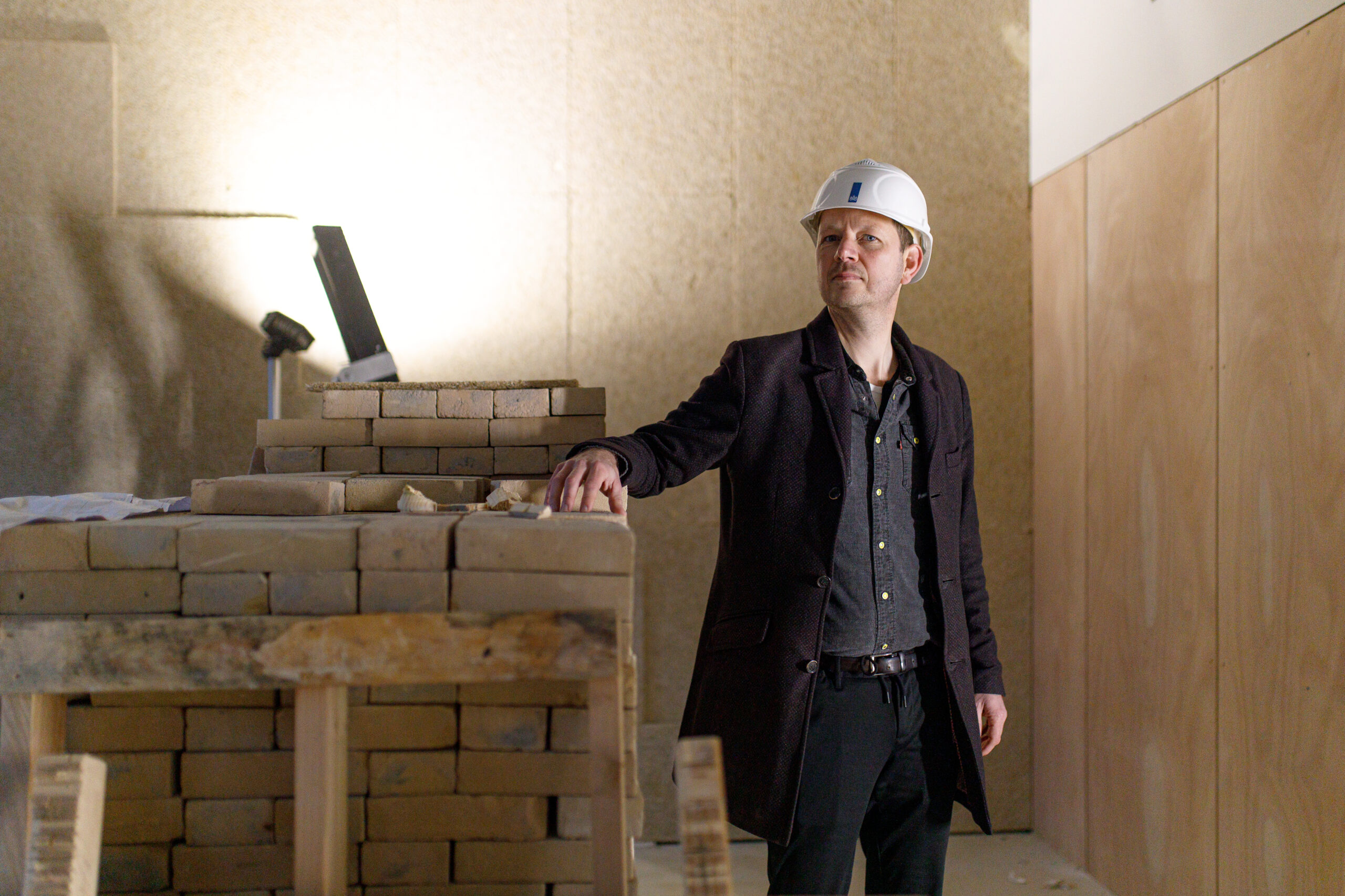 Jan Willem ter Steege in het Kantoor vol Afval (KaVA). Beeld David Meulenbeld