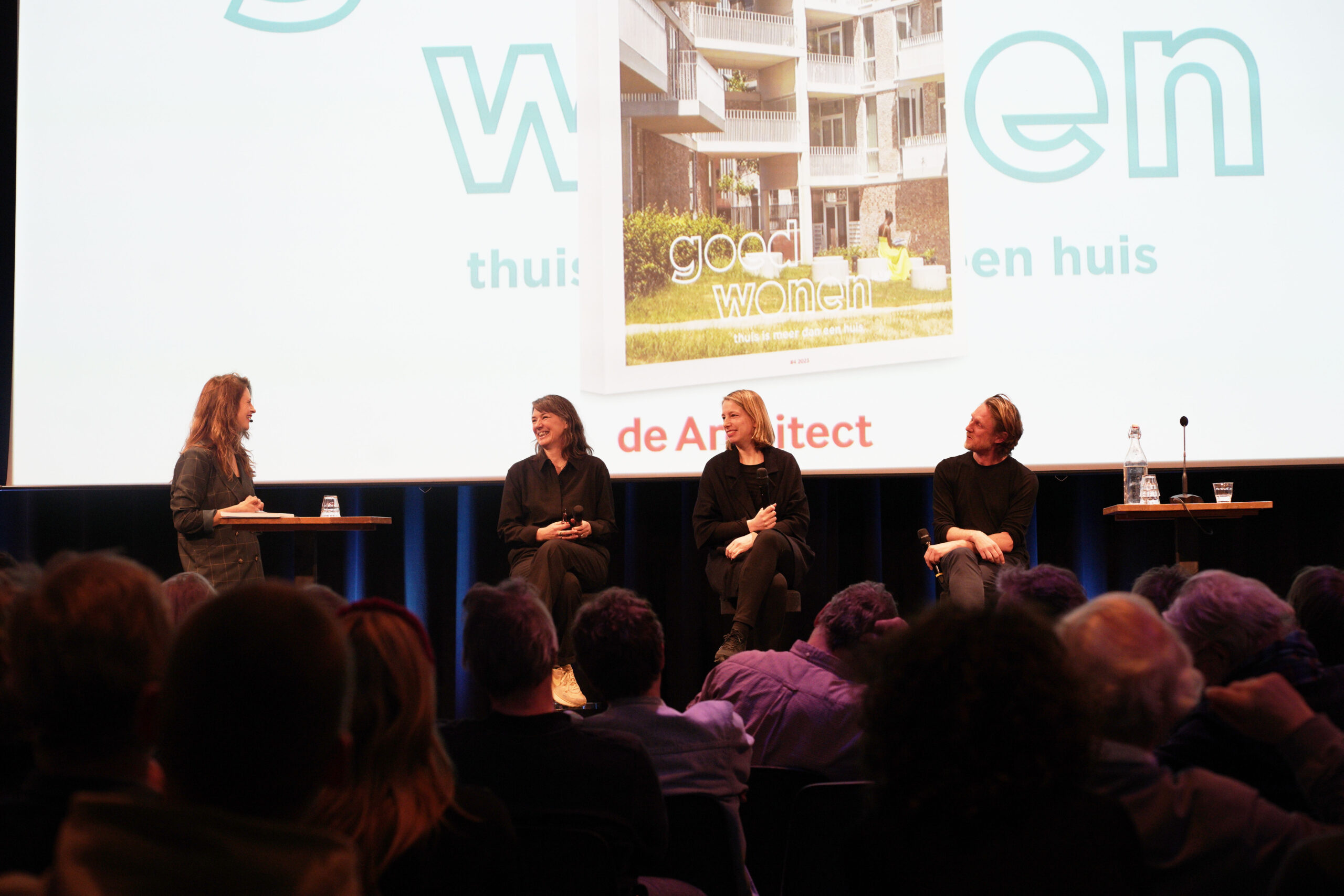 Merel Pit in gesprek met Gus Tielens, Marieke Kums en Vincent van der Klei. Beeld Hanna Veltman