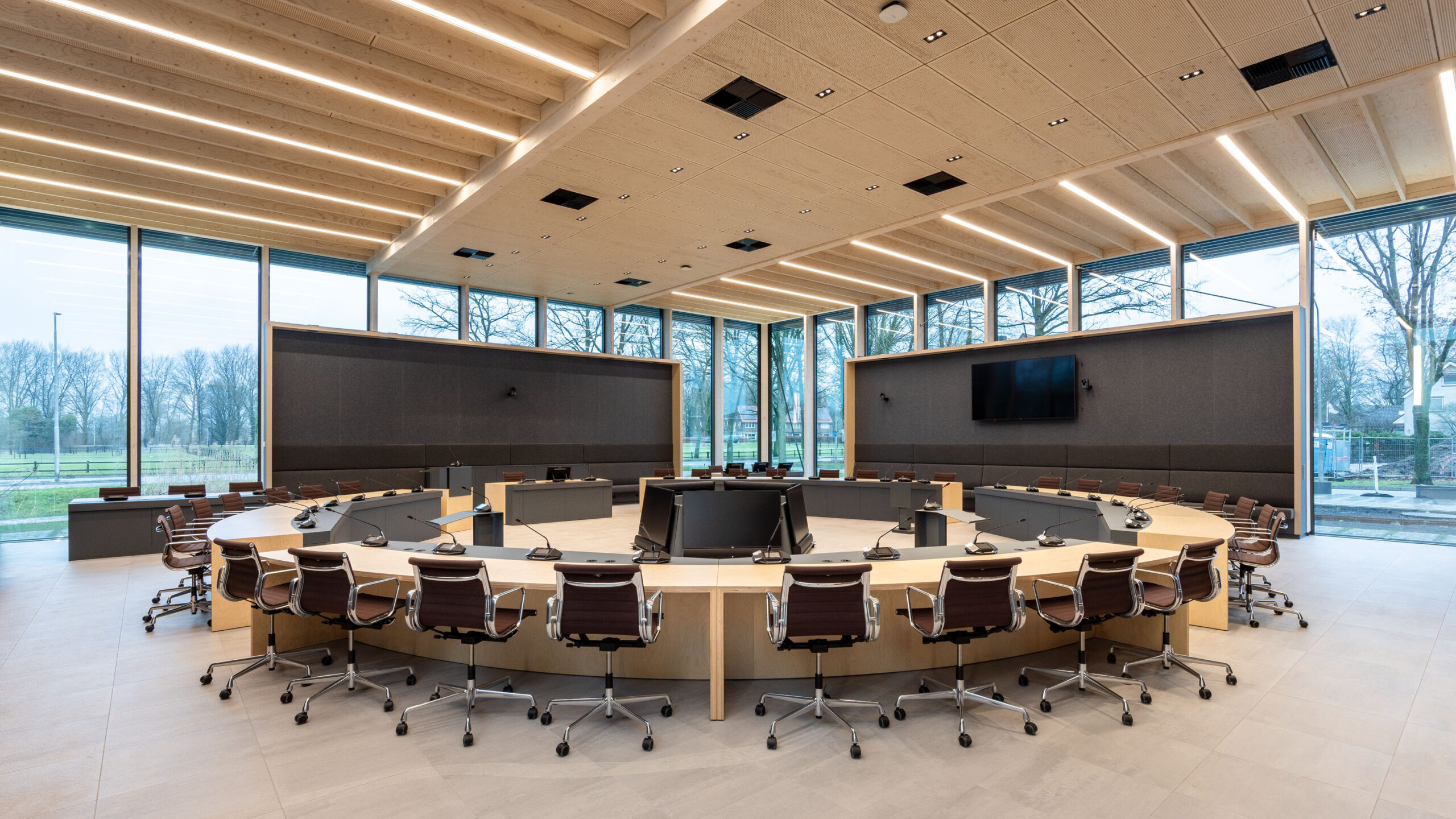 Raadzaal. Beeld Lucas van der Wee