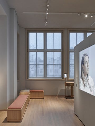 Vaste expositieruimte in een van de oude klaslokalen. Beeld Max Hart Nibbrig