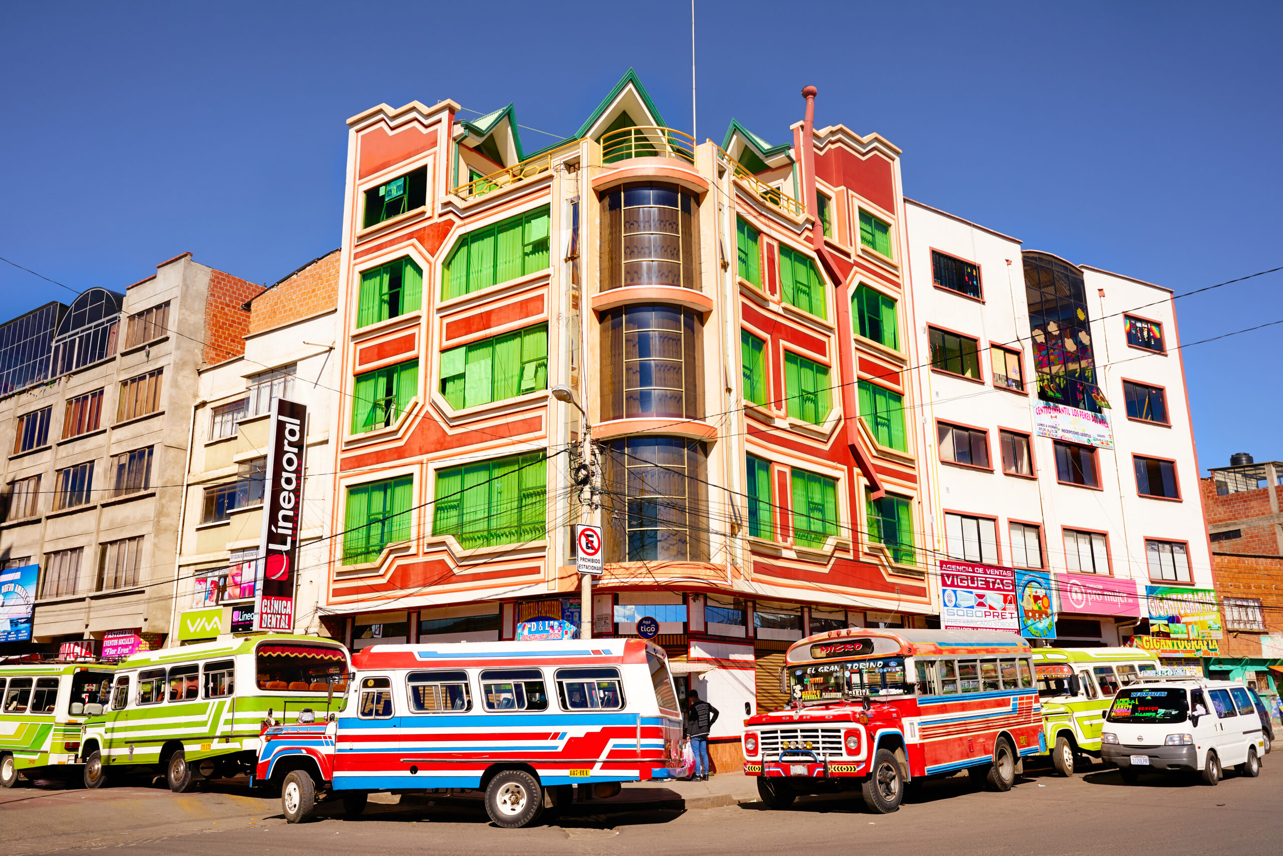 Architectuur van Freddy Mamani Silvestre in El Alto, Bolivia. Beeld Shutterstock