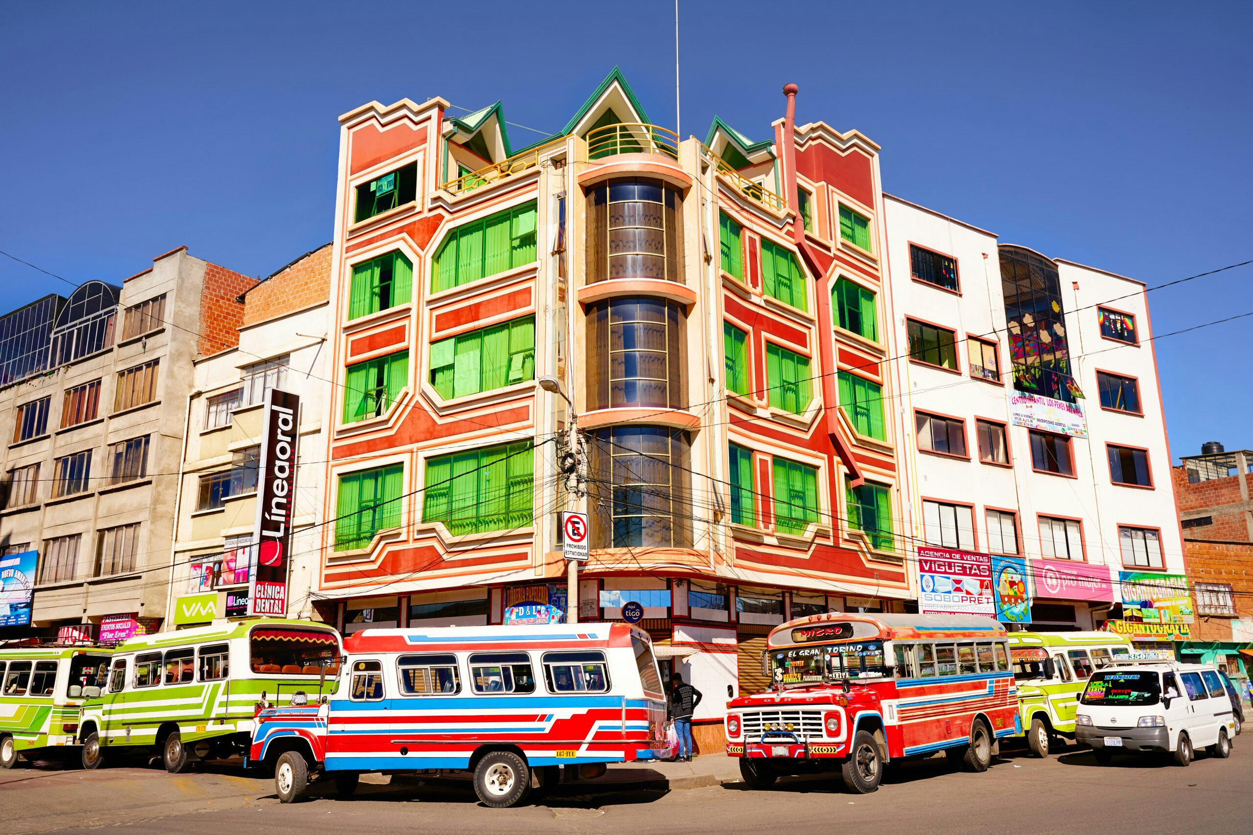 Architectuur van Freddy Mamani Silvestre in El Alto, Bolivia. Beeld Shutterstock
