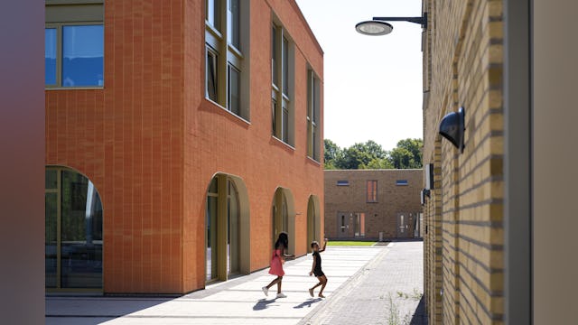 Beeld Loes van Duijvendijk/Igor Vermeer (foto spelende kinderen)